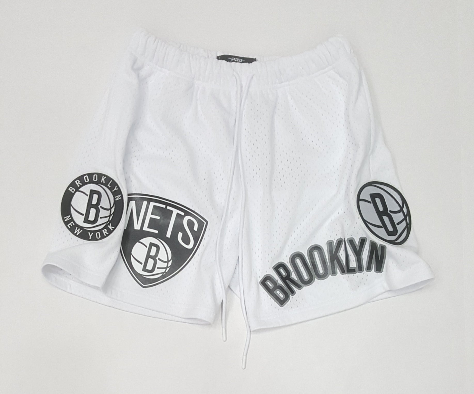 Pro Standard White Brooklyn Nets Logo Pro Team Taping Shirt